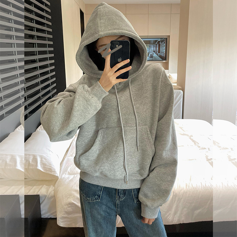 巨好看的短款连帽灰色卫衣女秋冬新款加绒加厚小个子套头宽松上衣