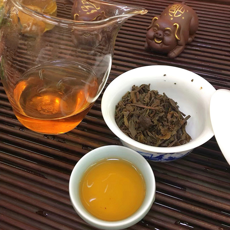 2006中茶牌圆茶8901大红印铁饼陈年生普十年云南七子茶饼普洱生茶