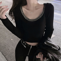 Design Sensation Foreign hitches Undershirt Woman 2022 Autumn Winter New Round Collar Collarbone Machine Workout Black Stitch Cardigan