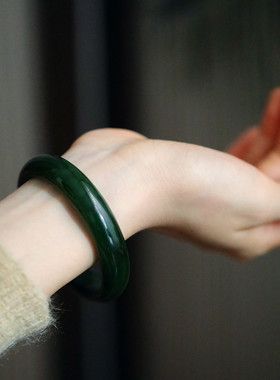 高品质天然深绿色和田玉手镯细腻油润正装玉镯高级感礼物