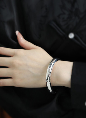 925银光面捶打纹开口手镯女气质个性简约百搭民族风实心镯子饰品