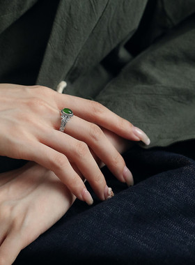 925银和田玉碧玉蛋面蝴蝶戒指女复古国风新中式百搭小众设计指环