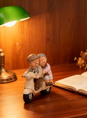 复古老人骑车摆件装饰品