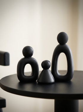 现代简约黑色陶瓷人物桌面摆件