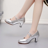 Plaza Dance Dance Dance Dance Dance Silver Mid -High -Healed Синьцзян Национальный латынь играл в танце