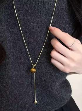 新款简约美拉德虎眼石金色蛇骨长款抽拉毛衣链秋冬复古高级感项链