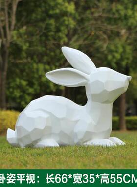 户外玻璃钢彩绘几何兔子雕塑售楼部草坪动物摆件小区园林景观装饰