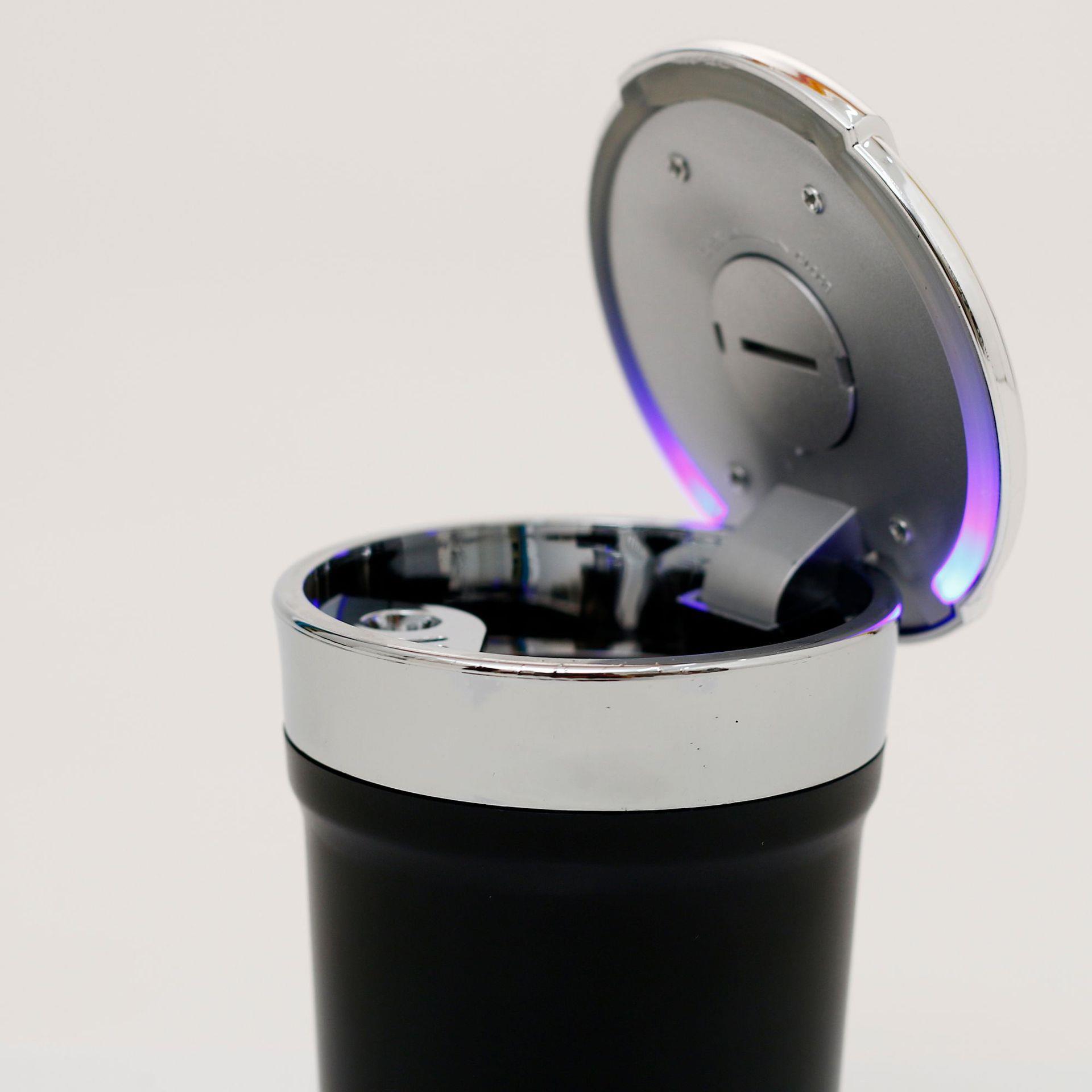 车载烟灰缸LED灯精美汽车烟灰缸礼品LOGO 金属防火底部车用烟灰缸