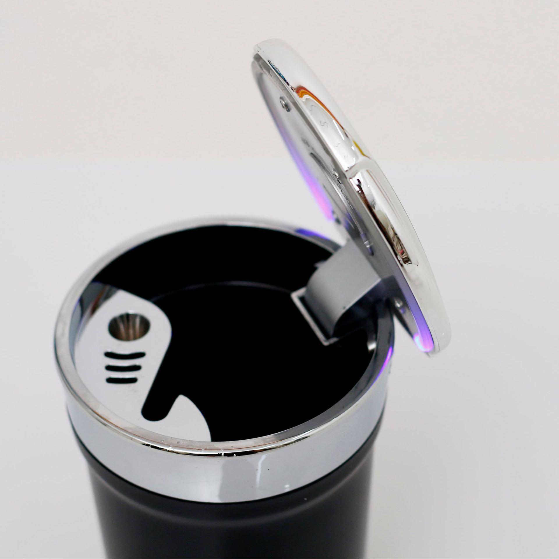 车载烟灰缸LED灯精美汽车烟灰缸礼品LOGO 金属防火底部车用烟灰缸