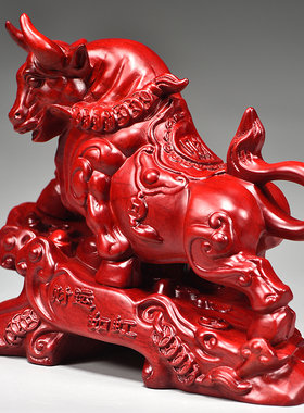 红色木雕刻牛摆件店铺运势如虹