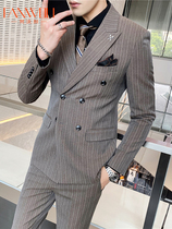 Van Volley Double Row Buttoned Striped Suit Man Suit Version coréenne Sashimi Casual Senior Sensation Groom Positive Dress Mens Suit