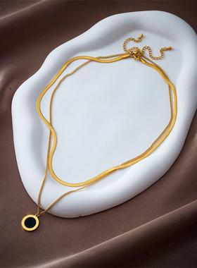 欧美个性时尚简约复古黑色罗马圆牌吊坠钛钢金属饰品蛇骨链项链