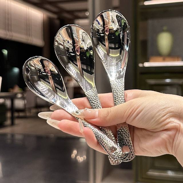 Stainless steel thickened hammer pattern spoon retro creative high-quality dessert girl's heart spoon