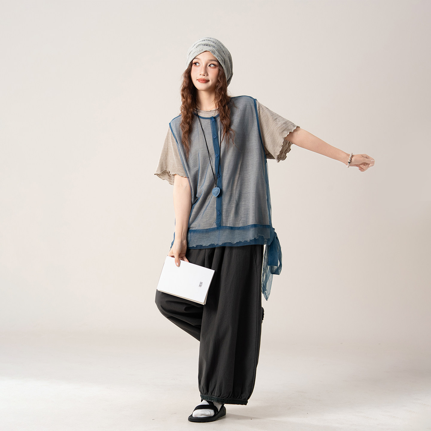 Irregular mesh vest