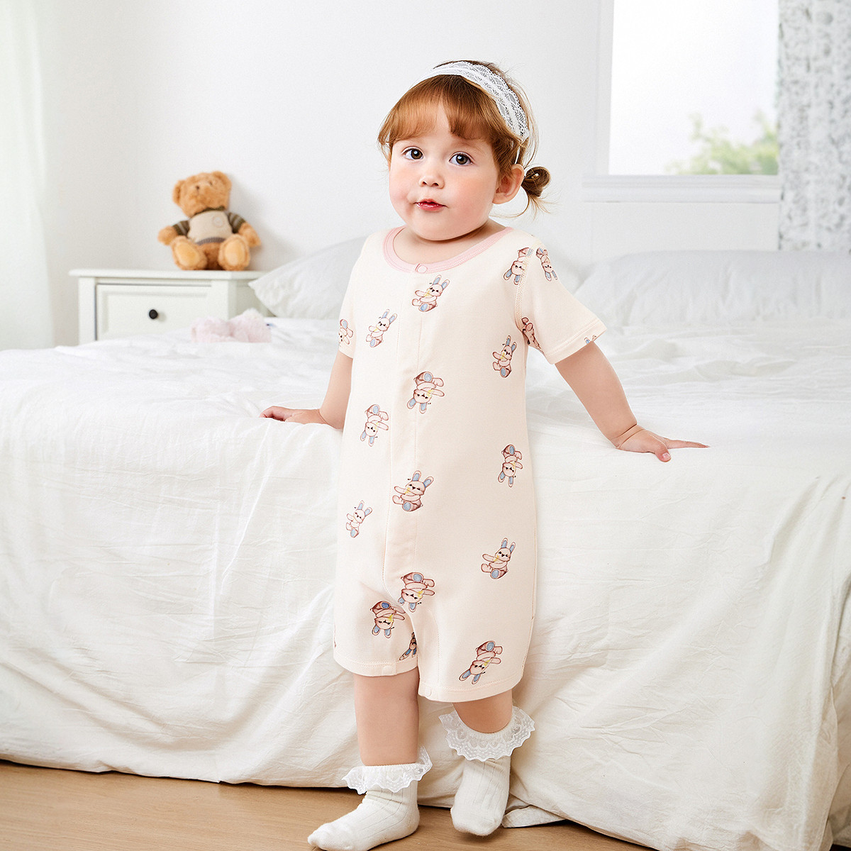 迷你巴拉巴拉新生婴儿爬服防螨抑菌速干宝宝天丝连体衣泰迪熊联名