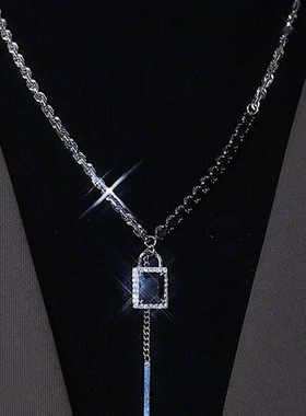 黑色水晶锁吊坠项链2025年新款潮气质轻奢高级感锆石毛衣链饰品女