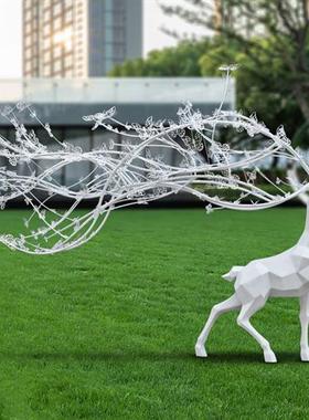 不锈钢镂空抽象梅花鹿雕塑铁艺树叶大角鹿足浴店售楼部玻璃钢摆件