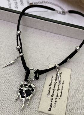 甜酷风爱心铆钉皮绳项链女小众暗黑系Y2K辣妹锁骨链亚文化首饰品