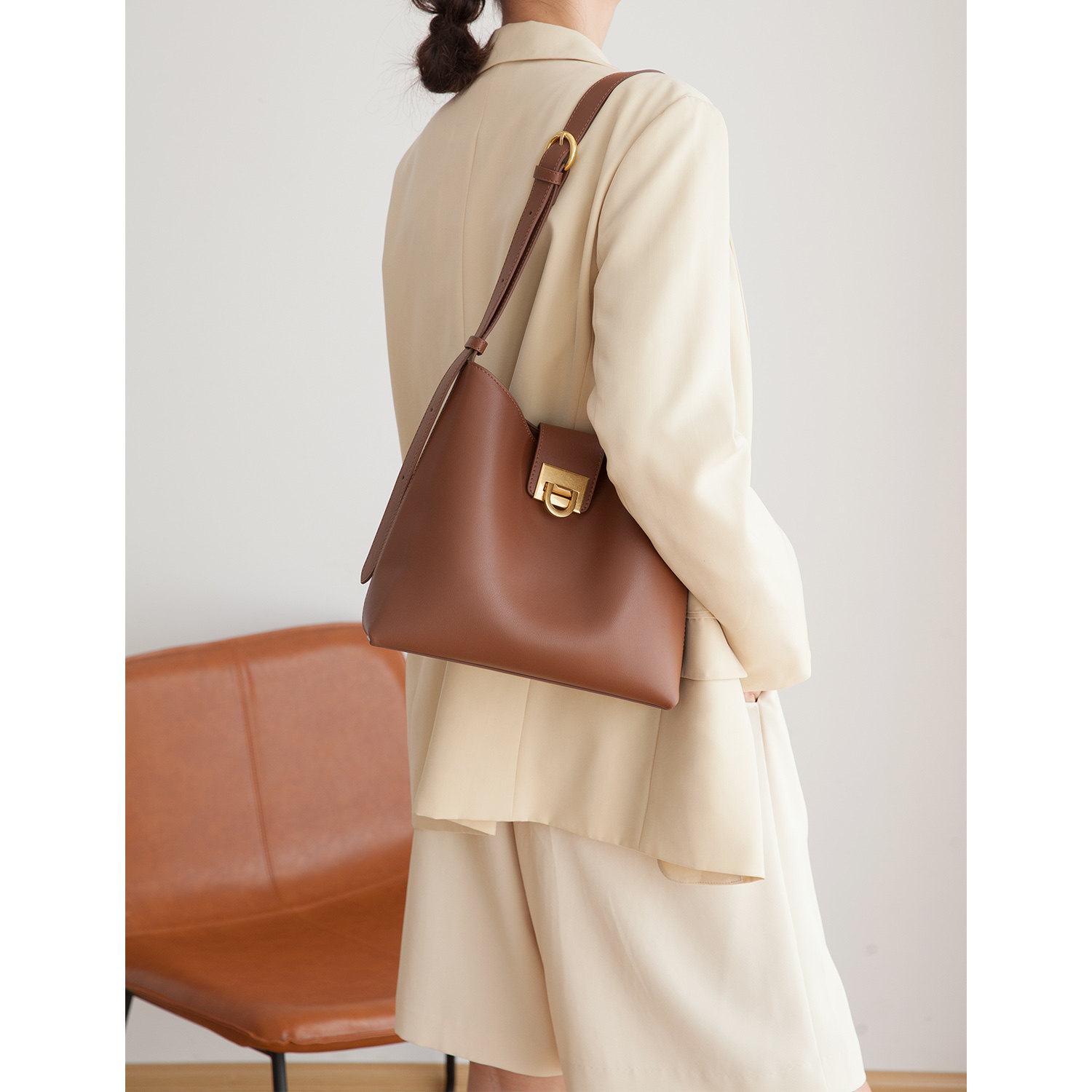 宽带2020新款潮复古百搭小众水桶包 宝丽妮女士包袋