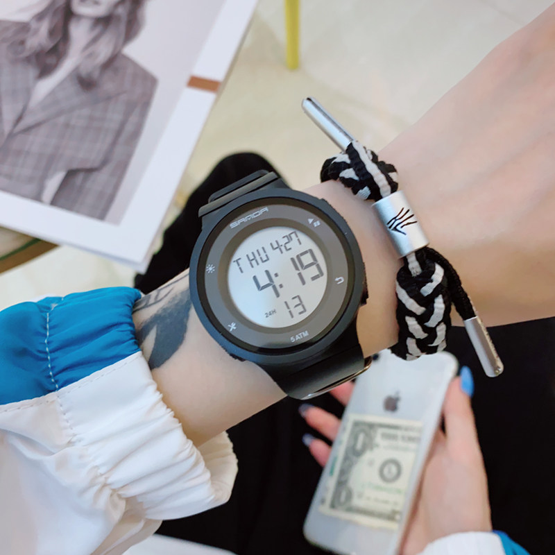 潮流防水黑科技初高中学生女电子表 范美国产腕表