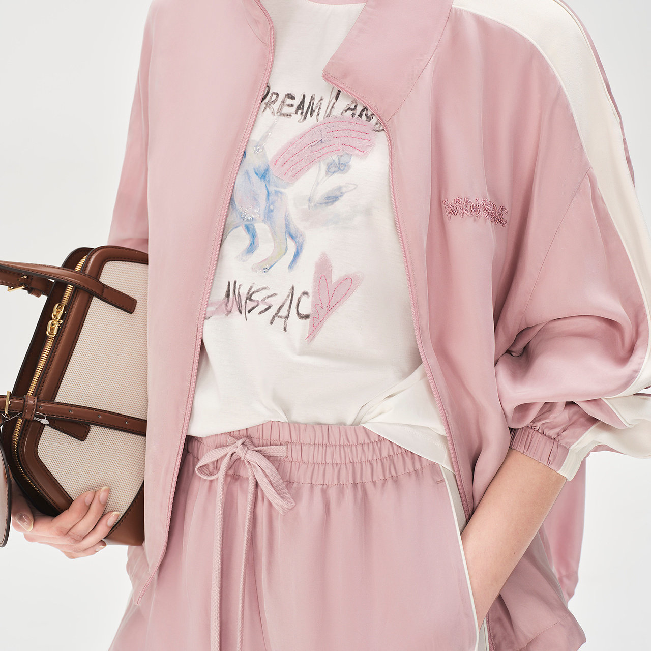 商场同款 摩萨克夏款纯棉仙兽钉珠印花图案休闲短袖T恤女,淘宝优惠券,粉丝福利购,淘宝优惠卷