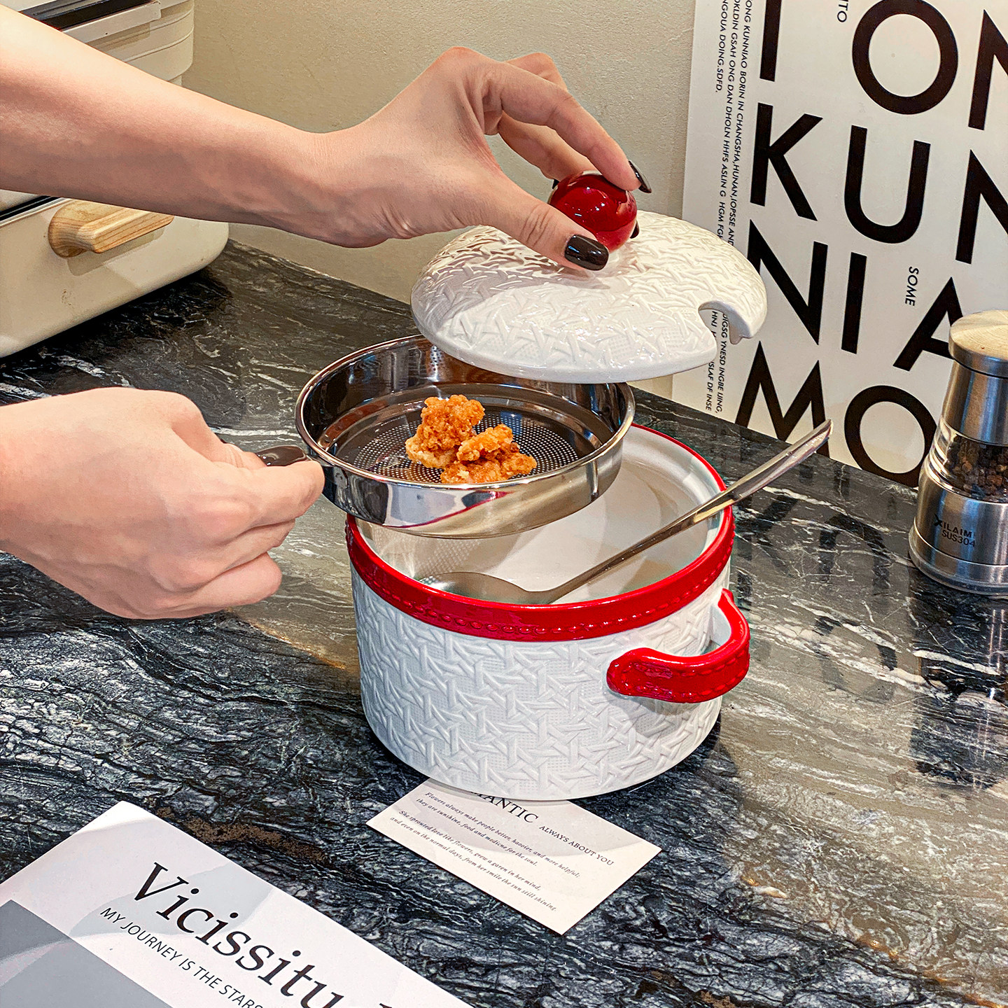 陶瓷猪油罐家用耐热辣椒油罐子带过滤网轻奢厨房大容量荤油专用罐,淘宝优惠券,粉丝福利购,淘宝优惠卷