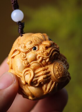崖柏木招财进宝貔貅手把件有求必应转运球实木雕刻把玩件车载挂件