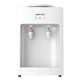 Оук на рабочем столе водоснабжения Небольшое бытовое охлаждение и тепло -поработавшая студенческая общежитие в спальне.