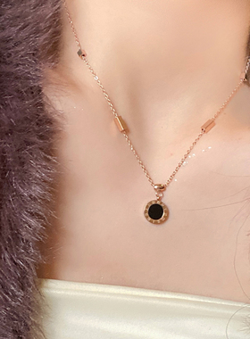 黑白仿贝母罗马钛钢项链女经典