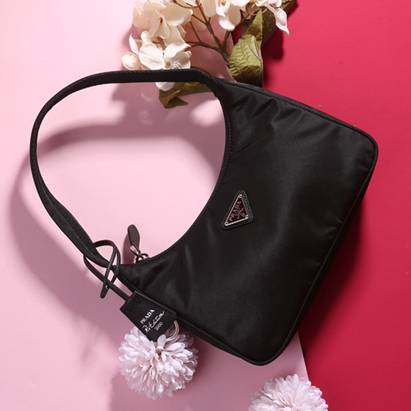 现货prada hobo黑色尼龙腋下单肩包 联采海外女士包袋