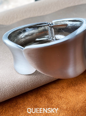 错位设计手镯个性轻奢