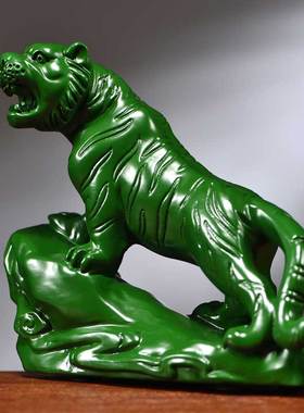 绿色木质雕刻老虎摆件实木上山虎