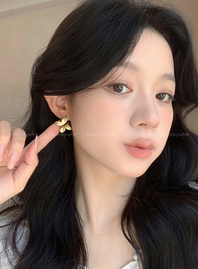 轻奢高级感独特银色拉丝蝴蝶耳钉