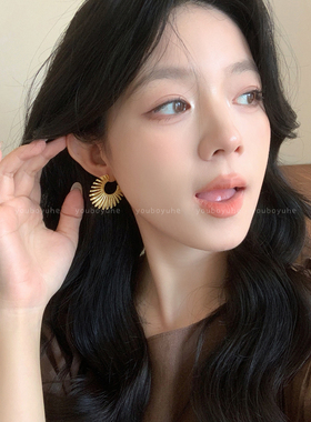 老钱风太阳花线条轻奢高级感耳环