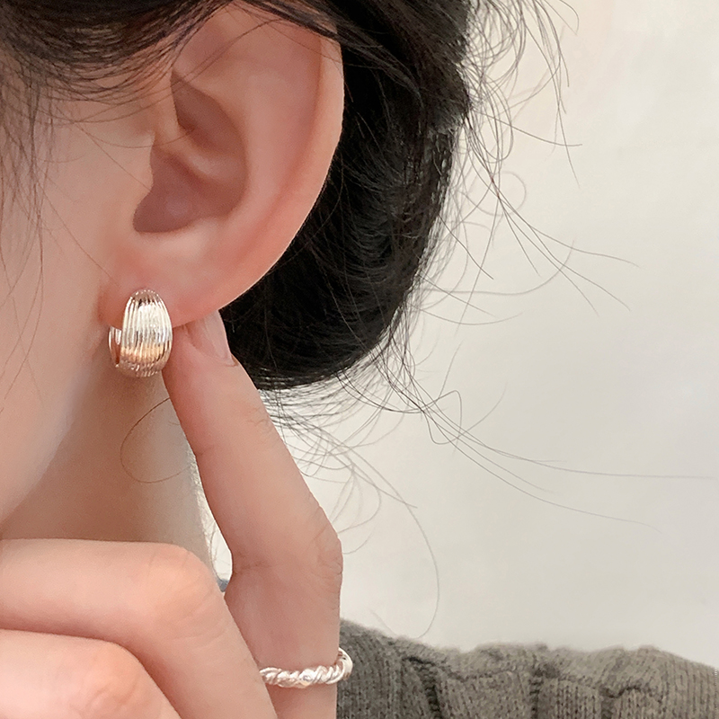 韩国博主fever同款贝壳纹耳环女极简素圈百搭耳扣小众设计感耳饰 - 图3