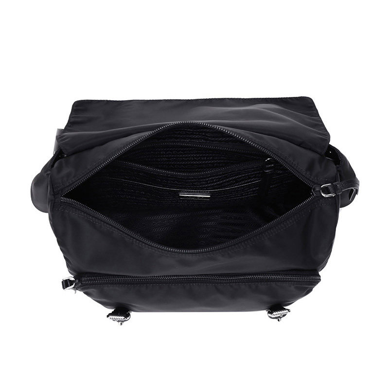 prada铆钉装饰黑色尼龙包女包 奢批海外女士包袋