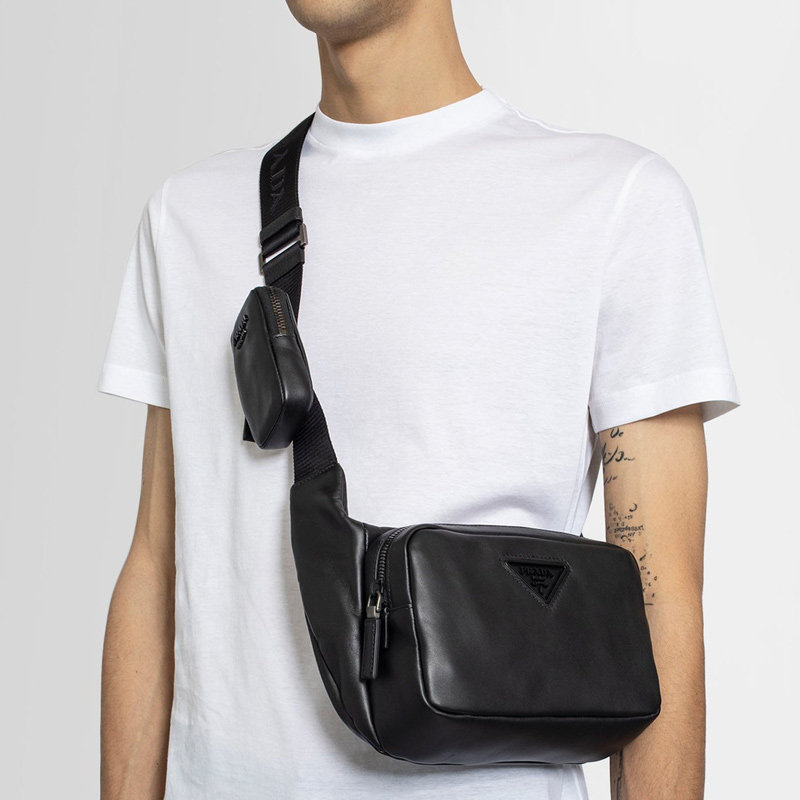 prada /普拉达男士黑色斜挎包 奢批海外男士包袋