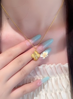 四叶草项链女复古小众设计感金色叶子吊坠锁骨链时尚通勤配饰新款