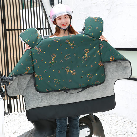 Warm universal electric vehicle windshield quilt with velvet in winter