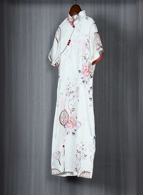 新潮国风样板间展厅卧室新中式衣帽间旗袍手拿包装饰品组合陈列