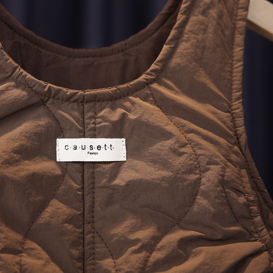 El chaleco del invierno de las mujeres viste el algodón