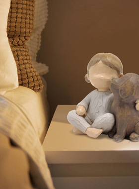 亚马逊新款女孩和狗雕像树脂家居摆件创意桌面树脂摆狗狗纪念