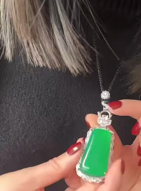 深圳南油＃2026早春款香港巴黎五区AK吊坠项链镶嵌绿色玉石锁骨链