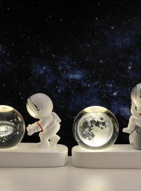 创意宇航员星空漫步小夜灯内雕水晶球发光底座摆件送学生朋友礼品