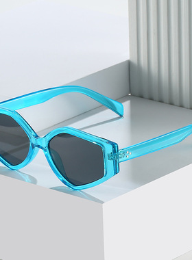 法国coss koko新款三角形眼镜 欧美简约几何时尚街拍走秀款