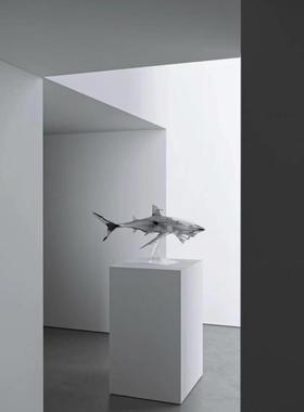 空山基机械鲨鱼潮流摆件艺术家