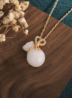 2025国潮新品配饰中国风旗袍汉服项饰水瓶钱袋仿和田玉复古项链女