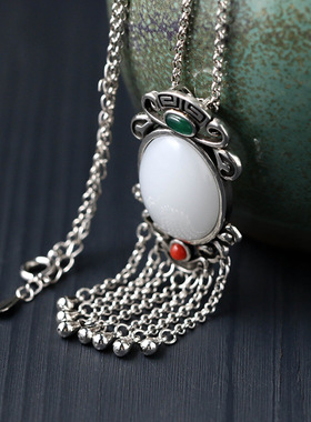 2025年国风电镀泰银仿和田玉白玉平安如意锁流苏复古旗袍项链吊坠