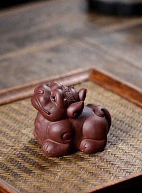 厂家茶宠宜兴原矿紫砂全手工雕塑 独角貔貅茶台家居摆件礼品