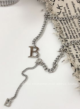 钛钢字母小众高级五金锁骨链